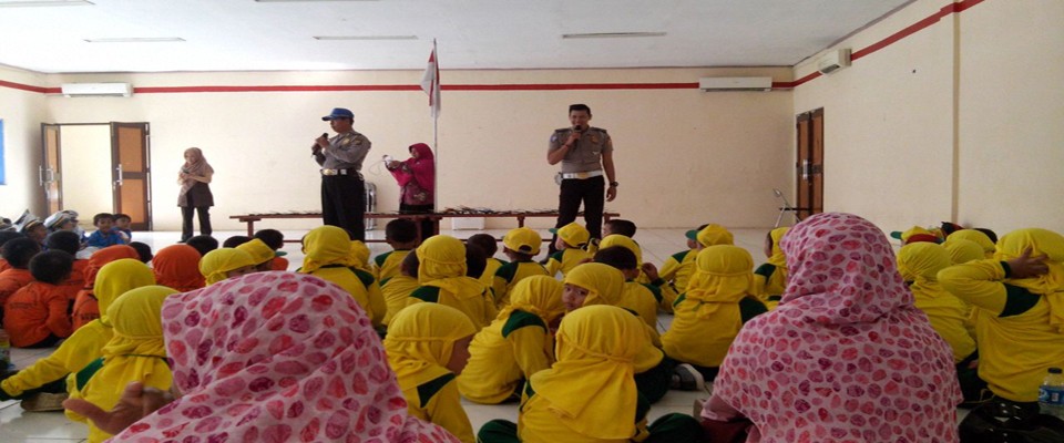 Family Gathering HusnayainMembangun kebersamaan dan mempererat ukhuwah diantara Guru dan Karyawanselengkapnya...